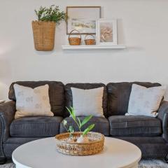 Walk-In Unit Pools Near 76 Strip Golf Course