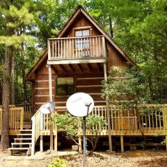 Romantic Log Cabin with Hot Tub near Cherokee National Forest, Tennessee