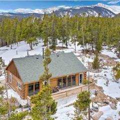 Cozy Mountain Cabin with Stunning Views
