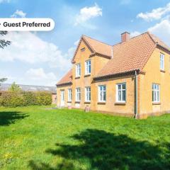 6 person holiday home in Grenaa