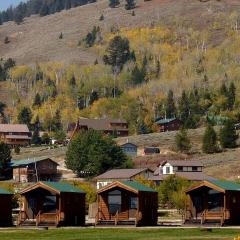 Beautiful Lakefront Cabin with Stunning Sights in Montana