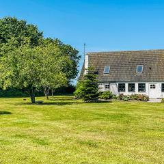 2 Bedroom Beautiful Home In Bogense