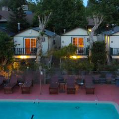 The Woods Cottages & Cabins