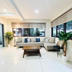 4BR Duplex for 25 persons with Wi-Fi & Parking