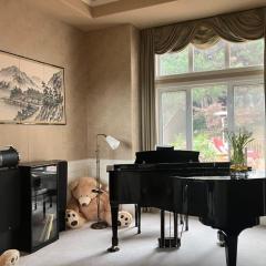 1 BR in a Lakeview House Near Redmond DT