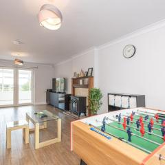 Cozy 4BR Walk To Huddersfield Hospital Game Wifi