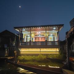Lalarukh Group of Houseboats