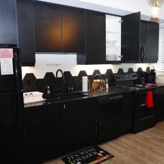 Studio Apartment in Midtown!