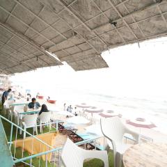 Janets & Johns Beach Resort since 1989