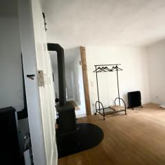 Uriges Apartment 60qm in einem alten Häuschen am Waldrand - 10km bis Würzburg