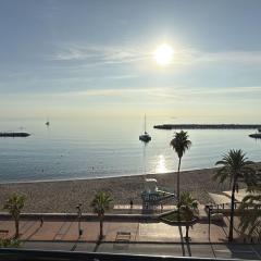 Amazing Beachfront Views - 3 Bedrooms Apartment