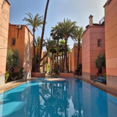 Riad Kamal de luxe avec jacuzzi et trois piscines au cœur de Marrakech