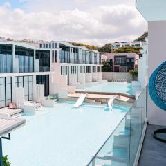 Replay R6 Pool Villa