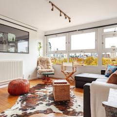 The Finch Loft Skyline Views & Home Cinema