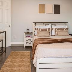 Cozy with Private Entry Near Fort Myers & Airport