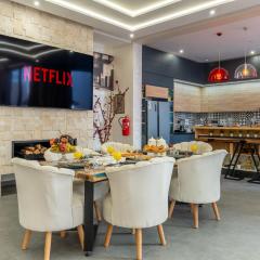 Villa Traverta-marrakech luxe et sérénité, 5 suites, 3 salons européens & 1 salon beldi, cuisine américaine équipée, piscine au sel chauffée, hammam traditionnel & services personnalisés