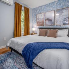 OTR by TQL, Smart TVs, Lux King Bed, Fast Wifi, Sleeps 3ppl, 2nd Fl