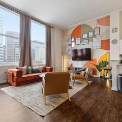 New Skywalk Access- Downtown Work Retreat- Sleeps8