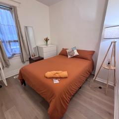 King West - Homestay - Main Floor - Private Room, Share Bathroom
