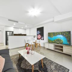 Modern 3BR Mascot Retreat Walk to Train Airport