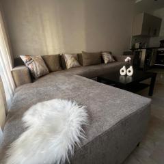 Cosy 2 min McDo Maarif, 3 min stadium,central, wifi 200gb