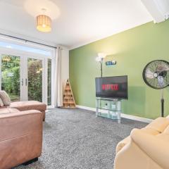 Awesome Coventry Home for Business Contractors and Suitable for families with Free Parking 14mins from NEC