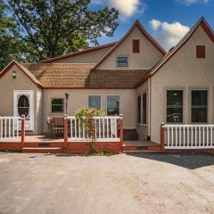 Whimsical Historic Getaway Near Golf Skiing and Wisconsin Southern Lakes