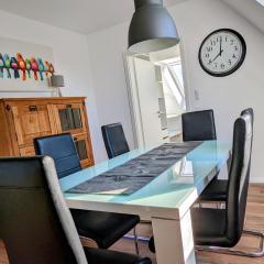 Moderne Landhaus-Ferienwohnung mit Balkon