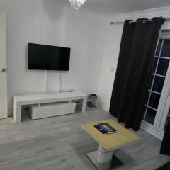 Starfluence Properties - Lovely Double Room