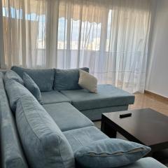 10-th floor flat with stunning city view