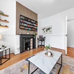 Citylink Spacious 5-Bedroom House,Wi-Fi,Easy Access to Excel and Central London