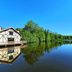 Chalet au bord d'un lac privé