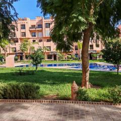 Elegant Apartment with King-Size Bed, Premium Amenities, 5 Pools & Free Parking