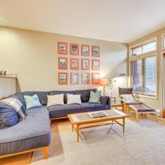 2 Mi to Diamond Peak! Corner-Unit Condo with Hot Tub