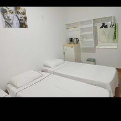 Quarto compartilhado bem localizado e tranquilo