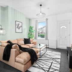 Three Bedroom House - On Street Parking - Garden - Harborne 465H