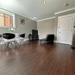 Bright & Cozy 1B1B in Vancouver-close to YVR Airport & DT, Free Parking, Private Entrance,