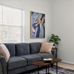 Stylish Home- Mins to St Josephs Hospital & DT