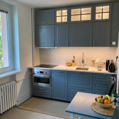 CASTE Apartment, 1-4 guests, Garage, Historical Downtown