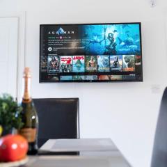 Three Bedroom House - Garden - Off Street Parking 98C