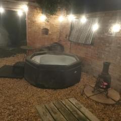 Secret Heated Dome, Hot Tub,Firepit Projector in Lincoln