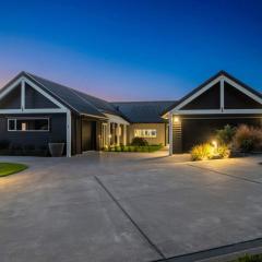 Jojo's Lookout - Stunning Lake Views with Spa