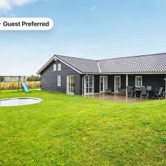 12 person holiday home in Ebeltoft-By Traum