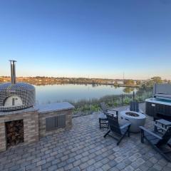 Moses Lake Vineyard Retreat-Waterfront Escapism