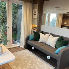 Hilltop Tiny Escape Stunning Harbour & City Views