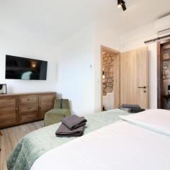 Ana s Stone House Jur i Kali with the Pool