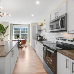 Spacious 5BR Home KING Bed Wi-Fi Parking