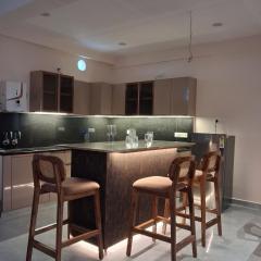 Luxury Penthouse - Forest View, Bar & Gazebo