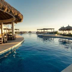 Beachfront house in Acapulco beach club