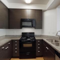 Modern 1BR Retreat in Marina del Rey - Pool, Hot Tub & Gym, Sauna